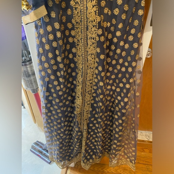 Long sleeve women’s shalwar kameez - Picture 4 of 8